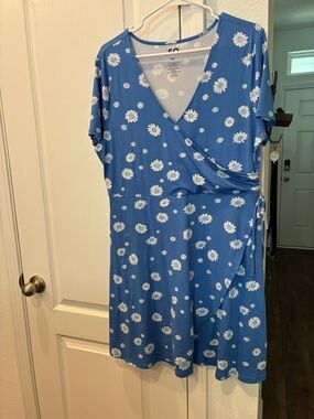 SO Blue Daisy Wrap Midi Dress